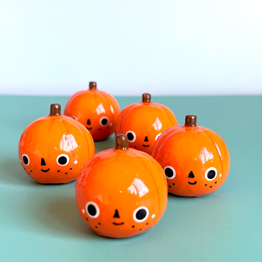 Pumpkin Desk Friend 01